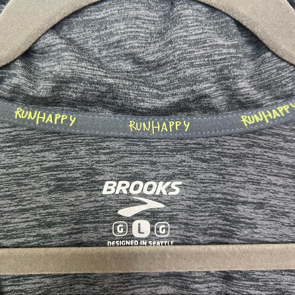 SOLD! Brooks Dash 1/2 Zip Pullover Running Athletic Top - Picture 8 of 11